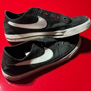 Nike Black and White Athletic Shoes Classic Design